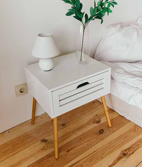 木床-白色现代椅子